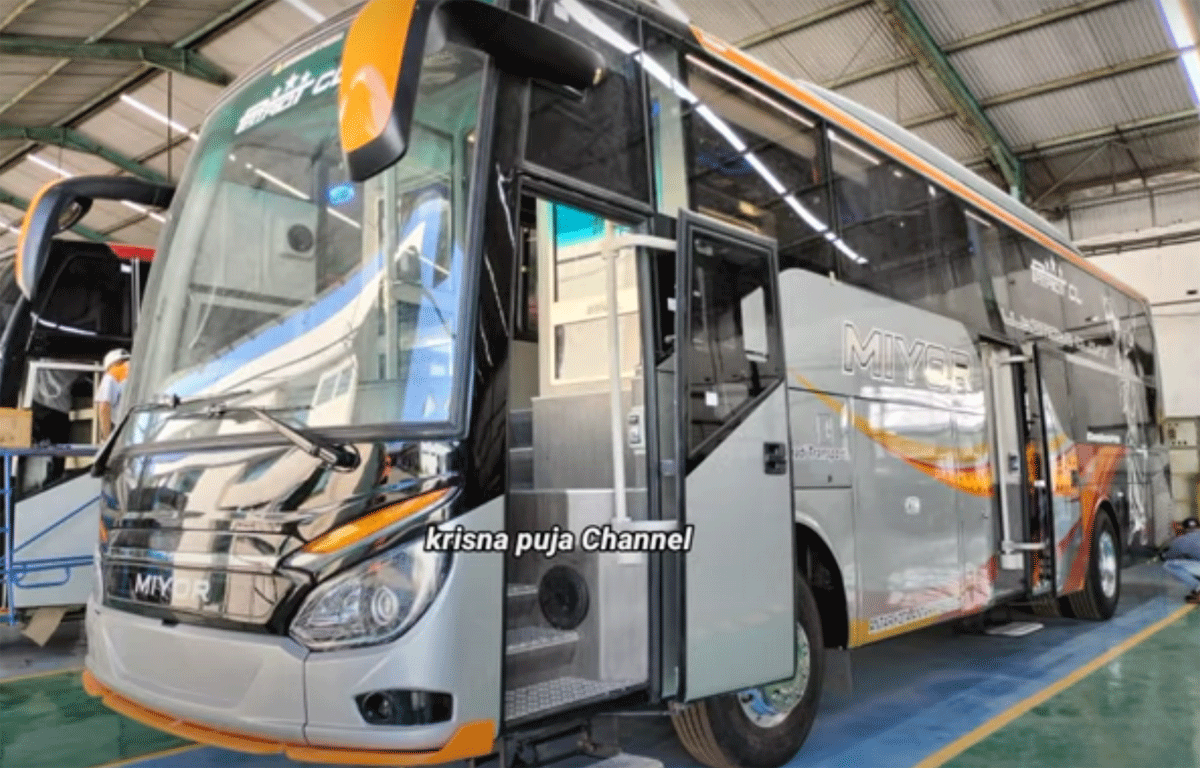 Bus baru Miyor di Karoseri Morodadi Prima.