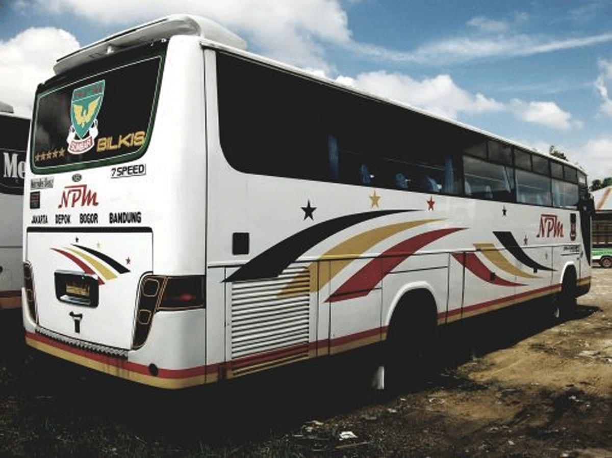 Salah satu armada bus NPM dengan layanan non AC di lintasan Padang-Jakarta. (ayo naik bus)
