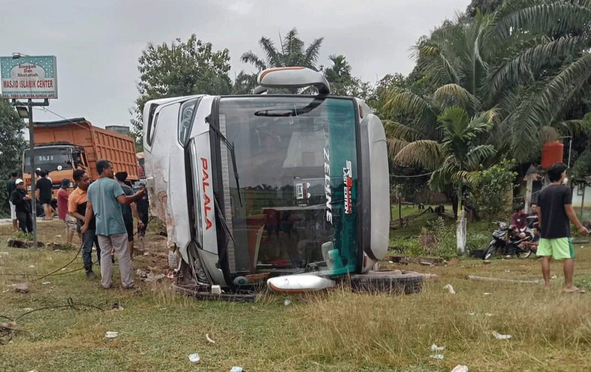 Bus Palala yang mengalami kecelakaan di Tebo, Jambi. (FB David Ilahi)