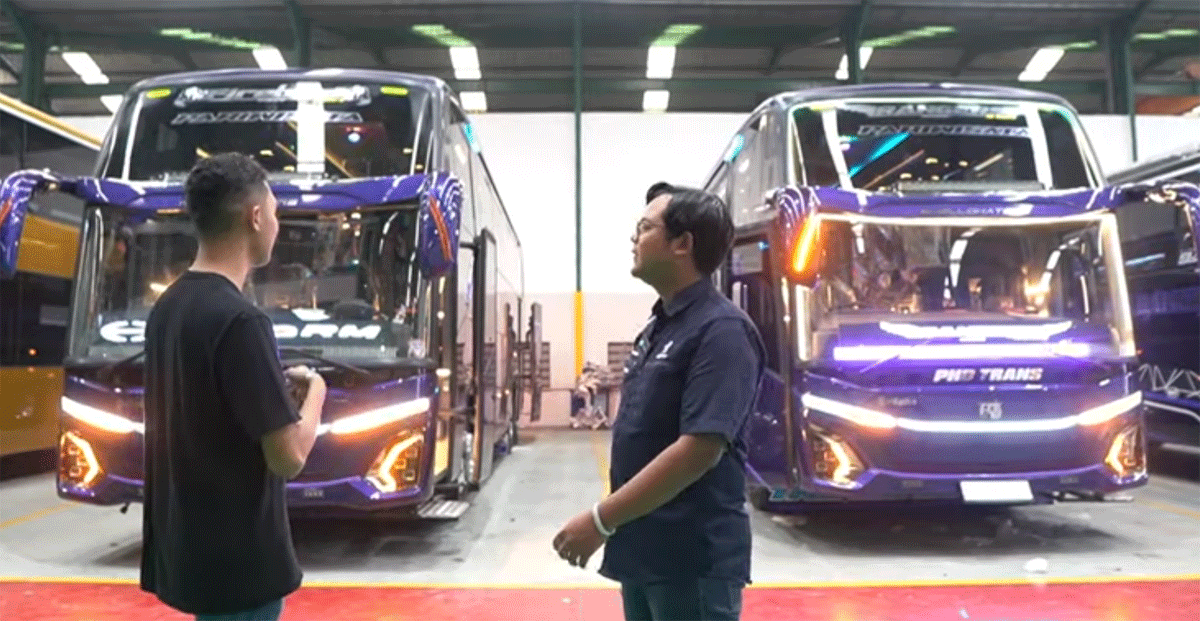 Dua bus baru PHD Trans hasil rakitan Adi Putro. (YouTube Adi Putro Official)
