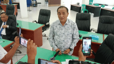 Ketua Fraksi Partai NasDem, Yosafati Waruwu saat wawancara usai RDP