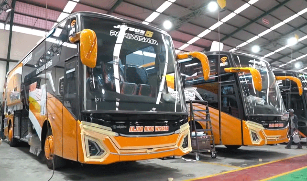 Bus Fajar Riau Wisata yang segera rilis dari Karoseri Adiputro. (YouTube Adiputro)