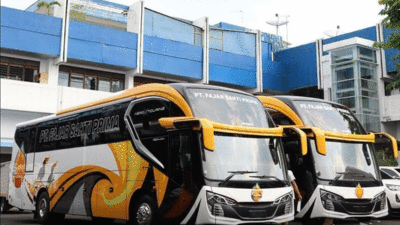 Dua bus baru milik perusahaan tambang. (Instagram @newarmada.official).
