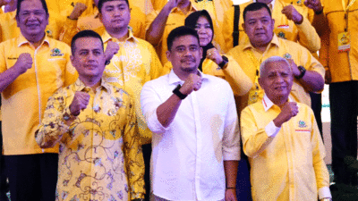 Ketua DPD Partai Golkar Sumut, Musa Rajekshah diabadikan bersama Bacalon Gubernur dan Wakil Gubernur Sumut, Bobby Nasution - Surya.(dok DPD Golkar Sumut)