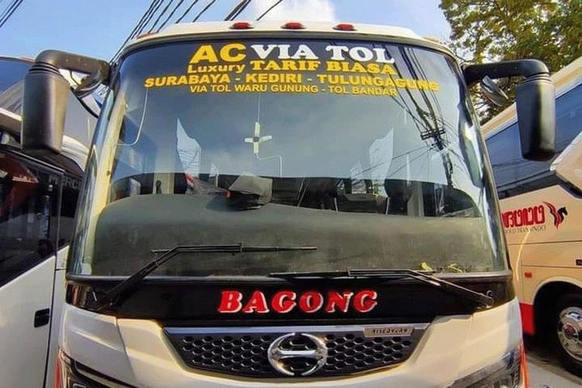 Ada unit Sembodo di samping bus Bagong yang tengah berada di Karoseri Laksana. (Instagram @subhanedi)