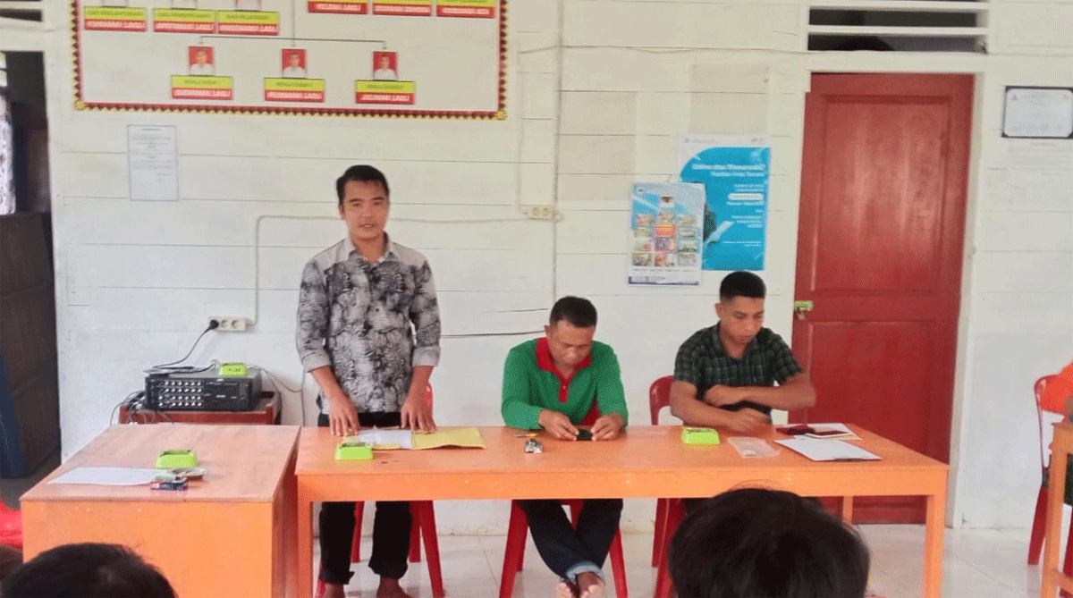 Pemerintah Desa Tuhegeo II melalui Kepala Dusun II, Kecamatan Gunungsitoli Idanoi, Kota Gunungsitoli adakan musyawarah dusun di kantor desa setempat, Rabu (10/7/2024).