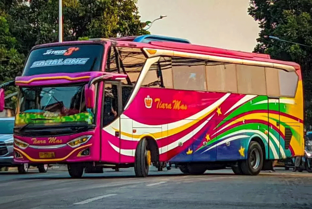 Salah satu armada bus Tiara Mas. (jadwalbis.com)