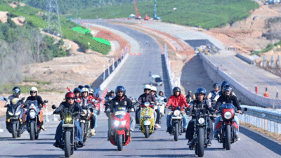 Naik Motor, Presiden Jokowi Tinjau Tol IKN, Kiri dan Kanan Tol Diminta Super Hijau