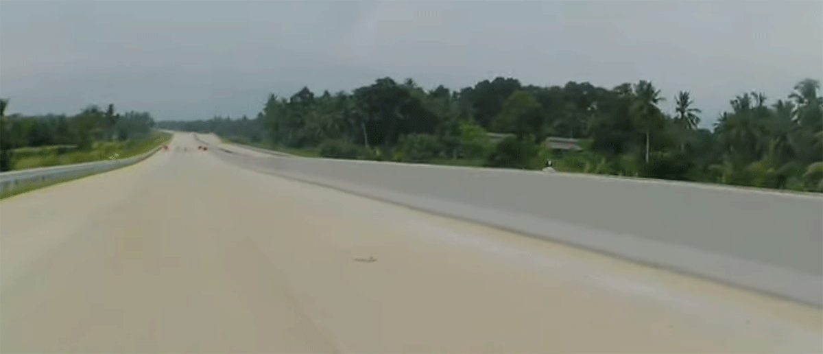 Mulusnya tol ruas Tol Padang-Sicincin. (YouTube Minang Yes)