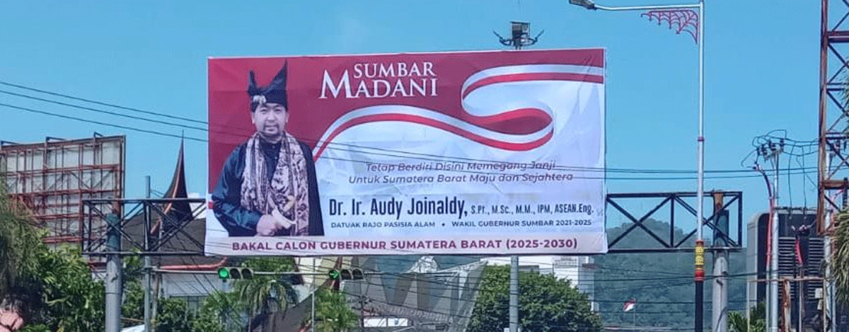 Baliho Audy yang mulai terpasang pada sejumlah tempat di Padang