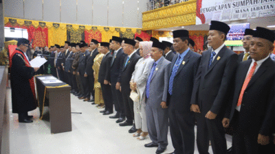 Pengucapan sumpah dan janji anggota DPRD Kota Padang periode 2024-2029.