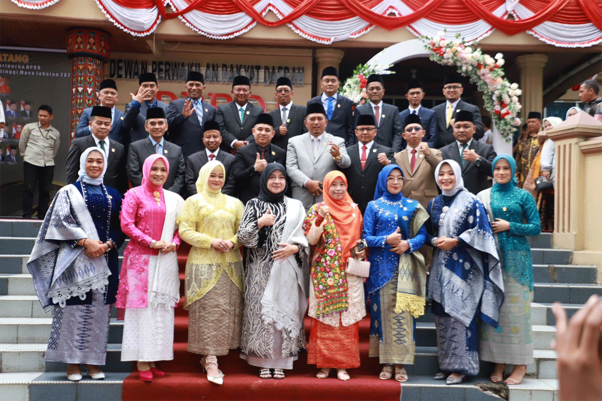 Inilah 25 anggota DPRD Kota Bukittinggi masa jabatan 2024-2029. Anggota dewan foto Bersama usai rapat paripurna di kantor DPRD Bukittinggi, Rabu (7/8/2024)