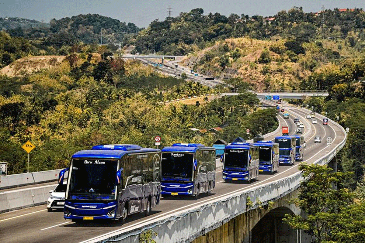 Bus PO 168 Trans di rute Jakarta-Pemalang dan sekitarnya. (PO 168 TRANS)