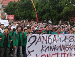 Demo ke Gedung DPRD Payakumbuh, Mahasiswa Dukung Putusan Mahkamah Konstitusi 9 Demo ke Gedung DPRD Payakumbuh, Mahasiswa Dukung Putusan Mahkamah Konstitusi