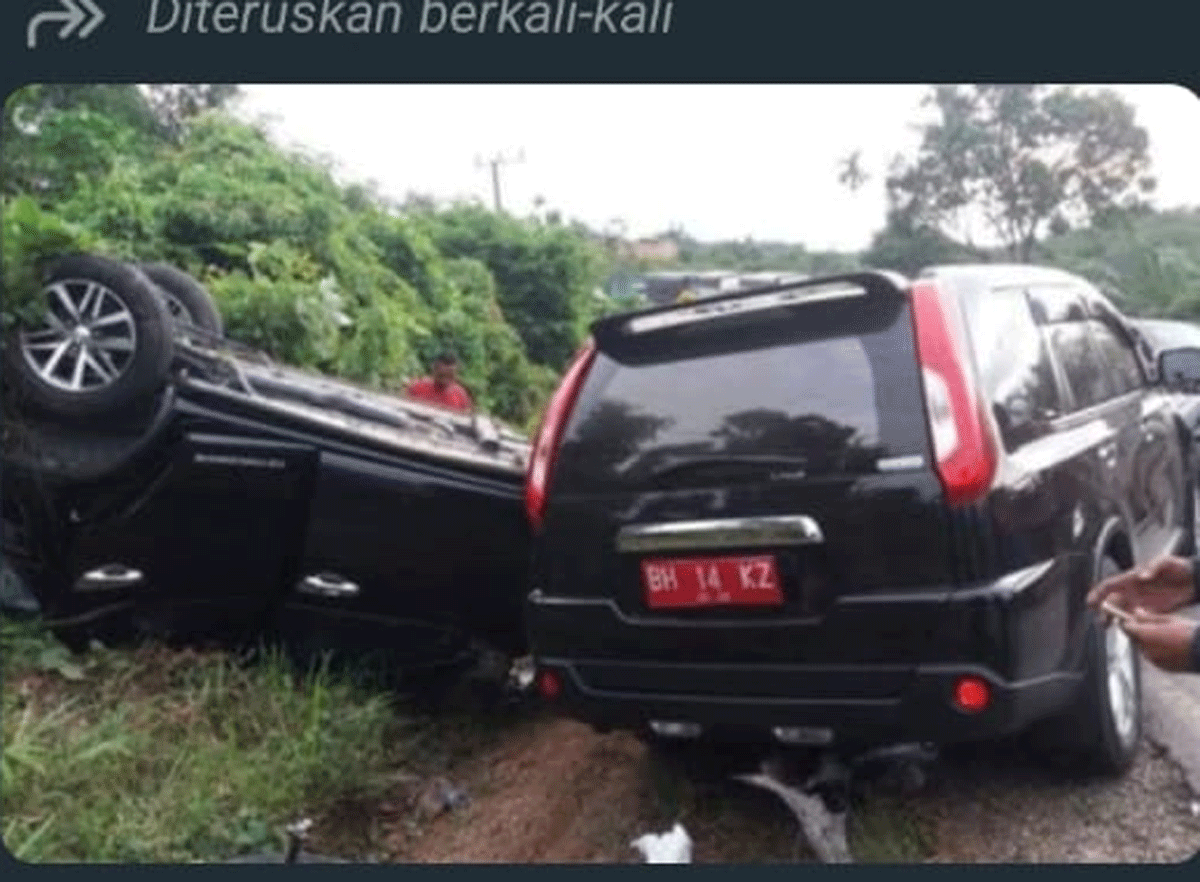 Foto yang digunakan untuk menarasikan mobil dinas Gubernur Sumbar mengalami kecelakaan di Muara Bungo.