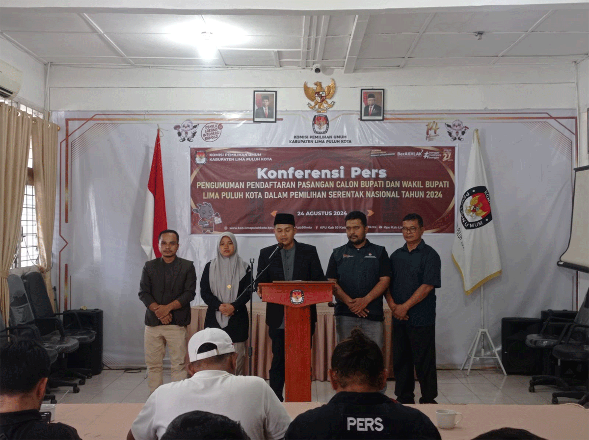 KPU Limapuluh Kota beri keterangan pers terkait pendaftaran paslon bupati dan wakil bupati