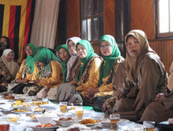 Sering Dihelat Masyarakat Minangkabau, Apa Itu Makan Bajamba? 9 Sering Dihelat Masyarakat Minangkabau, Apa Itu Makan Bajamba?