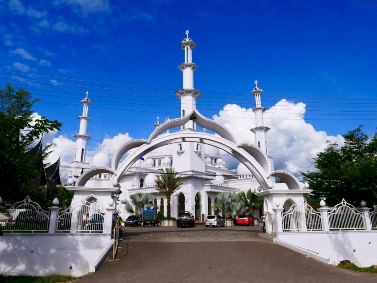 Masjid Baiturrahmah di Aie Pacah, Padang.