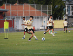 Mathew Baker Bergabung, Timnas U-17 Dijadwalkan Ujicoba dengan India 7 Mathew Baker Bergabung, Timnas U-17 Dijadwalkan Ujicoba dengan India