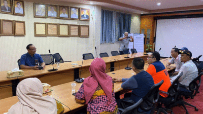 Pejabat Wali Kota Sawahlunto, Fauzan Hasan, Jumat (23/8/2024), perintahkan jajaran pemko melakukan kajian dan turun ke lapangan terkait dugaan tercemarnya Batang Ombilin oleh limbah yang dihasilkan PLTU Ombilin.