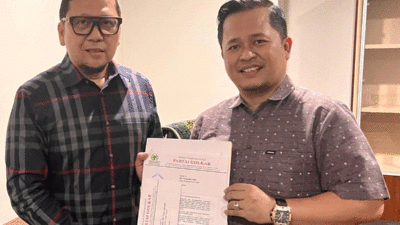 Pemyerahan surat rekomendasi dari Partai Golongan Karya untuk maju pilkada