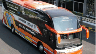 Gunakan Bando Baru, Rosalia Indah Luncurkan Bus Baru Rakitan New Armada