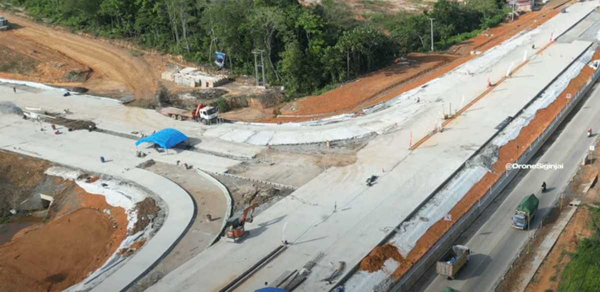 Pembangunan tol di Jambi. (drone siginjai)