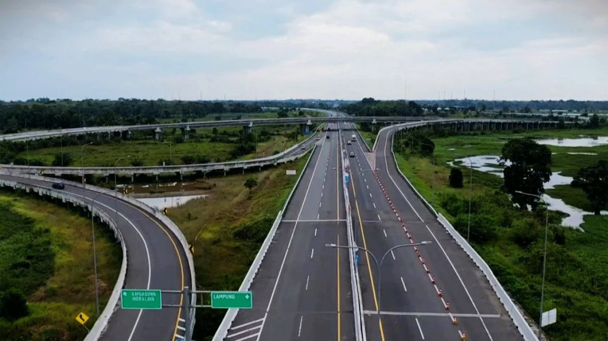 Jalan tol yang dibangun Hutama Karya.