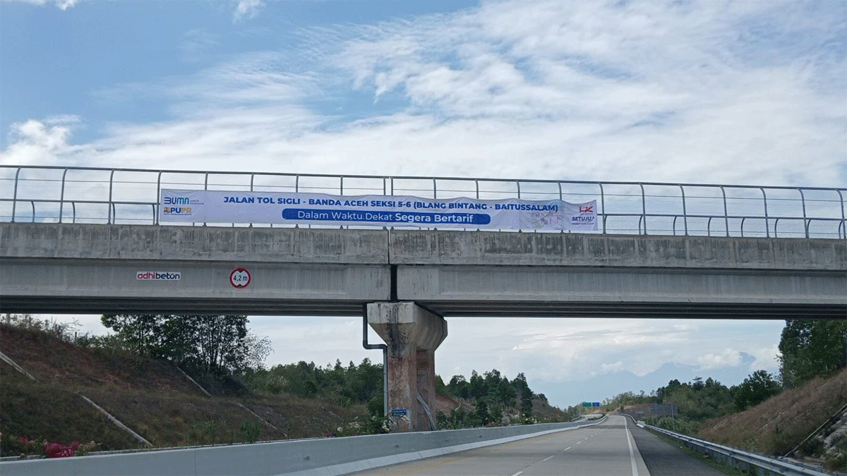 Ruas tol di Aceh yang dikelola Hutama Karya