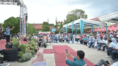 Gubernur Mahyeldi beri sambutan saat reuni gadang di SMAN 1 Bukittinggi. (Biro Adpim)