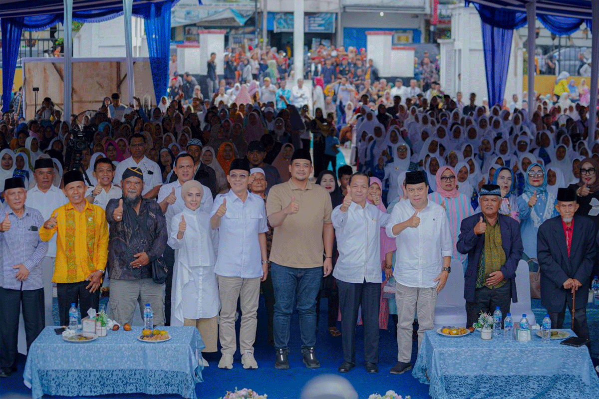 Calon Gubernur Sumatera Utara, nomor urut 1 Bobby Nasution bertemu dengan masyarakat dan petani di Alun-alun Sipirok, Kabupaten Tapanuli Selatan, Sabtu (28/9/2024).