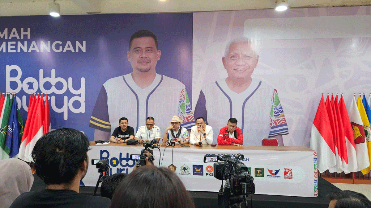 Ketua tim pemenangan Booby-Surya, Hinca Panjaitan berikan keterangan pers.