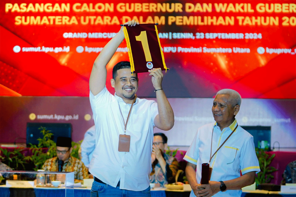 Pasangan calon Gubernur Sumatera Utara, Bobby Nasution dan calon Wakil Gubernur Surya mendapatkan nomor 1 pada penetapan nomor urut yang diselenggarakan KPU di Mercure Hotel, Senin (23/9/2024)