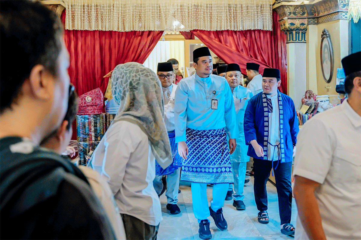 Wali Kota Medan Bobby Nasution silaturahim sekaligus makan siang bersama para sultan se-Sumatera Utara di Istana Maimun, Rabu (18/9/2024).
