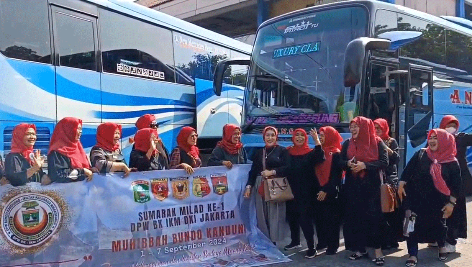 Rombongan berangkat dari Terminal Kampung Rambutan, Jakarta.
