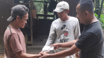 Relawan RJ di Silungkang antarkan bantuan untuk Sudirman.