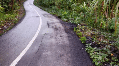 Jalan rusak di Nias yang dibangun dengan menggunakan dana APBD