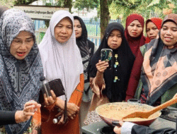 Edukasi Pola Hidup Sehat, Mahasiswa Unand Latih Masyarakat Batu Busuk Bikin Jamu dari Jahe Merah 8 Edukasi Pola Hidup Sehat, Mahasiswa Unand Latih Masyarakat Batu Busuk Bikin Jamu dari Jahe Merah