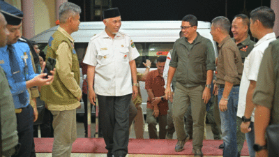 Gubernur Mahyeldi bersama jajaran forkopimda sambut kedatangan Kepala BNPB di BIM, Rabu (4/9/2024). (Biro Adpim)