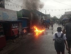 Kios Penjual Minyak Bensin Eceran di Desa Pekan Tanjung Beringin Disambar Api