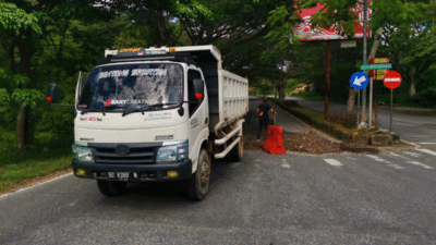 Jalan Rusak di Sawahlunto, Riyanda-Jeffry Kirim Material dan Alat Berat ke Lokasi
