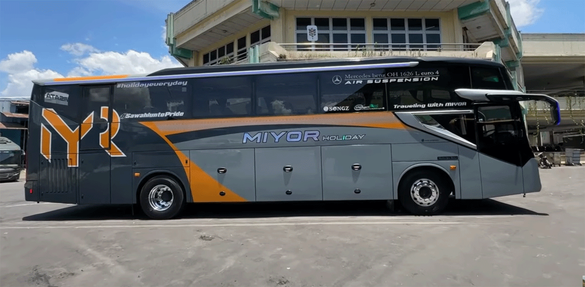 Bus baru Miyor Holiday rakitan Karoseri New Armada. (YouTube Mass Arkan)