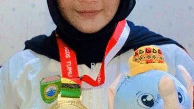 Indah Afrizah meraih emas pertama untuk Sumatera Selatan di Pekan Olahraga Nasional (PON) Aceh-Sumut, Sabtu (7/9/2024).