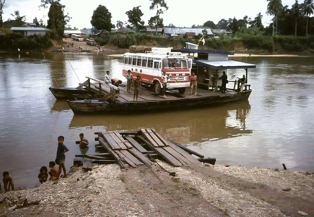 Bus ANS naik pelayangan pada era 1970-an. (FB Dawiel Asari Datuak Tungkek)