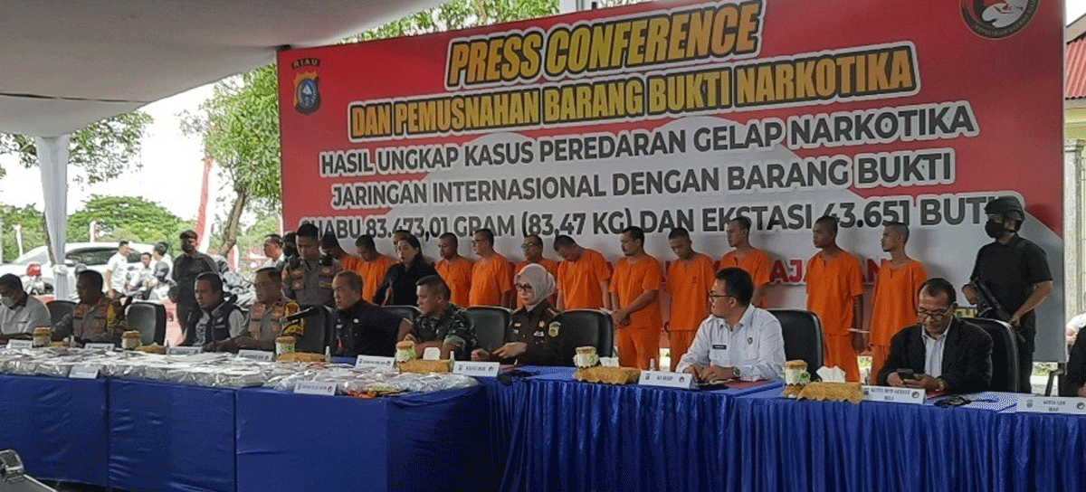 Polda Riau melalui Ditresnarkoba kembali memusnahkan narkoba senilai Rp96,568 miliar yang terdiri dari 83,47 kilogram sabu dan 43.651 butir pil ekstasi, Senin (30/9/2024).