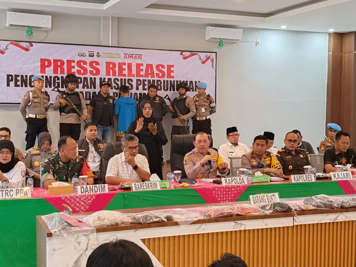 Kapolda Sumbar berikan keterangan pers terkait penyidikan terhadap tersangka pembunuh gadis penjual gorengan.