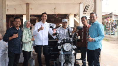 Petani Talawi Mudiak Terima Becak Motor, Riyanda-Jeffry Hadiri Penyerahan Bantuan Pokir dari Taufik Syahrial