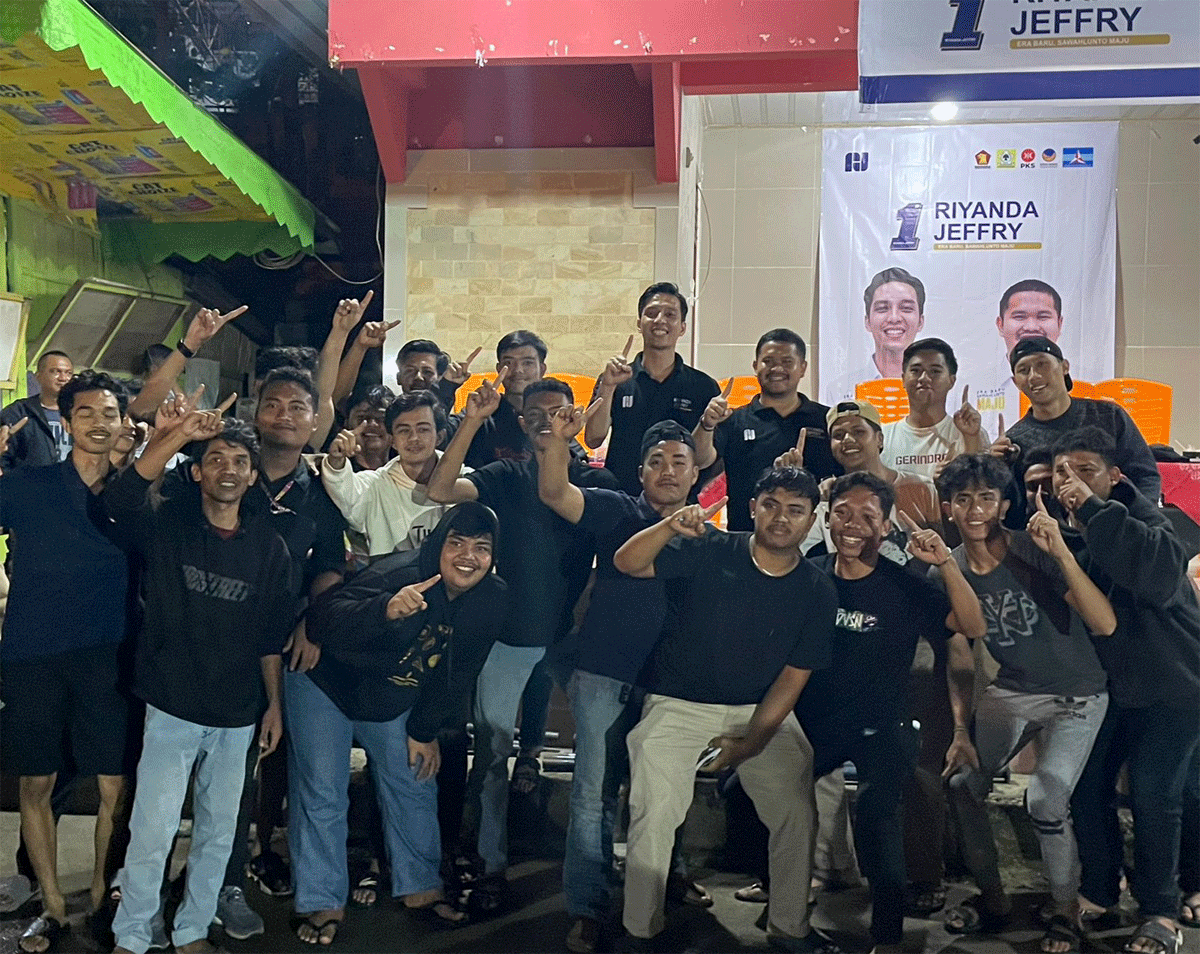 Riyanda-Jeffry bersama massa pendukung
