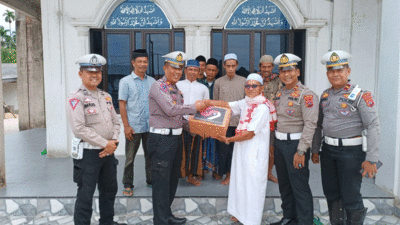 Satuan Lalu Lintas Polres Dharmasraya adakan Jumat Barokah