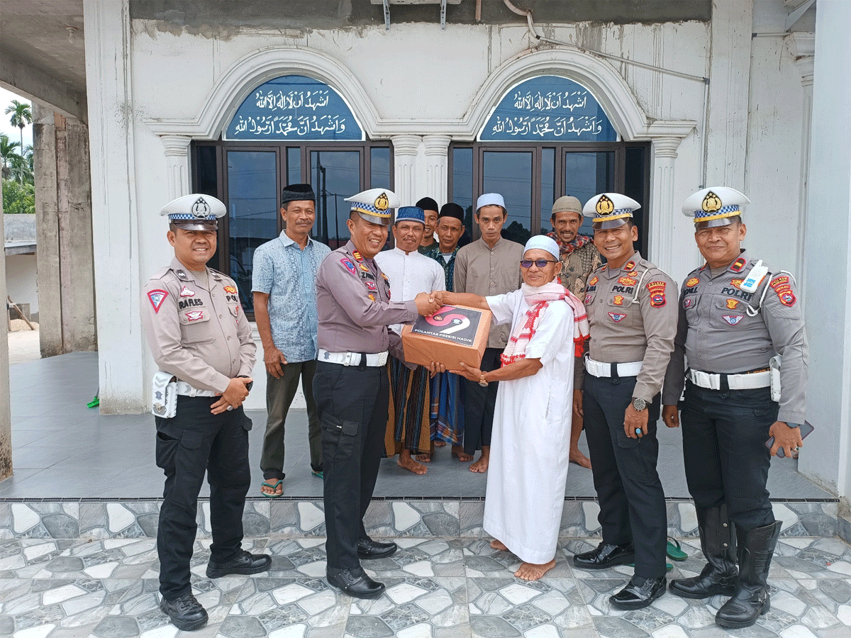 Satuan Lalu Lintas Polres Dharmasraya adakan Jumat Barokah